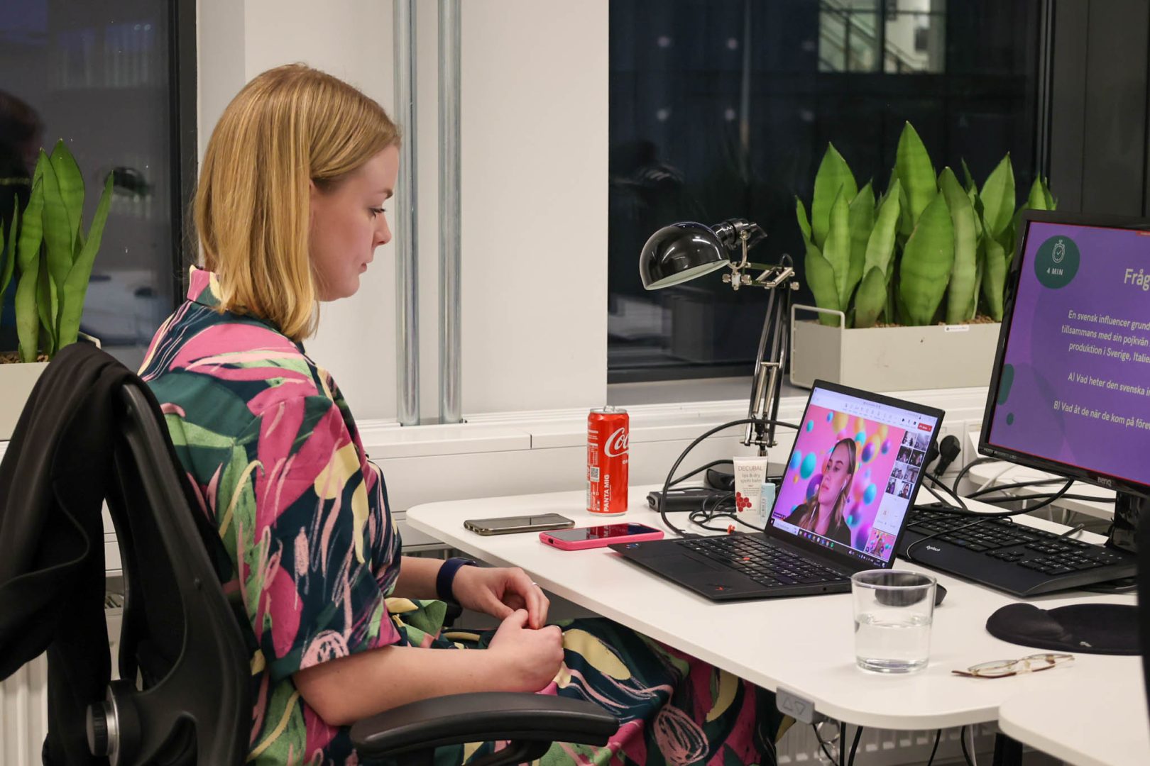 En person sitter i ett Teamsmöte och pratar om rollen Growth Marketing Manager.