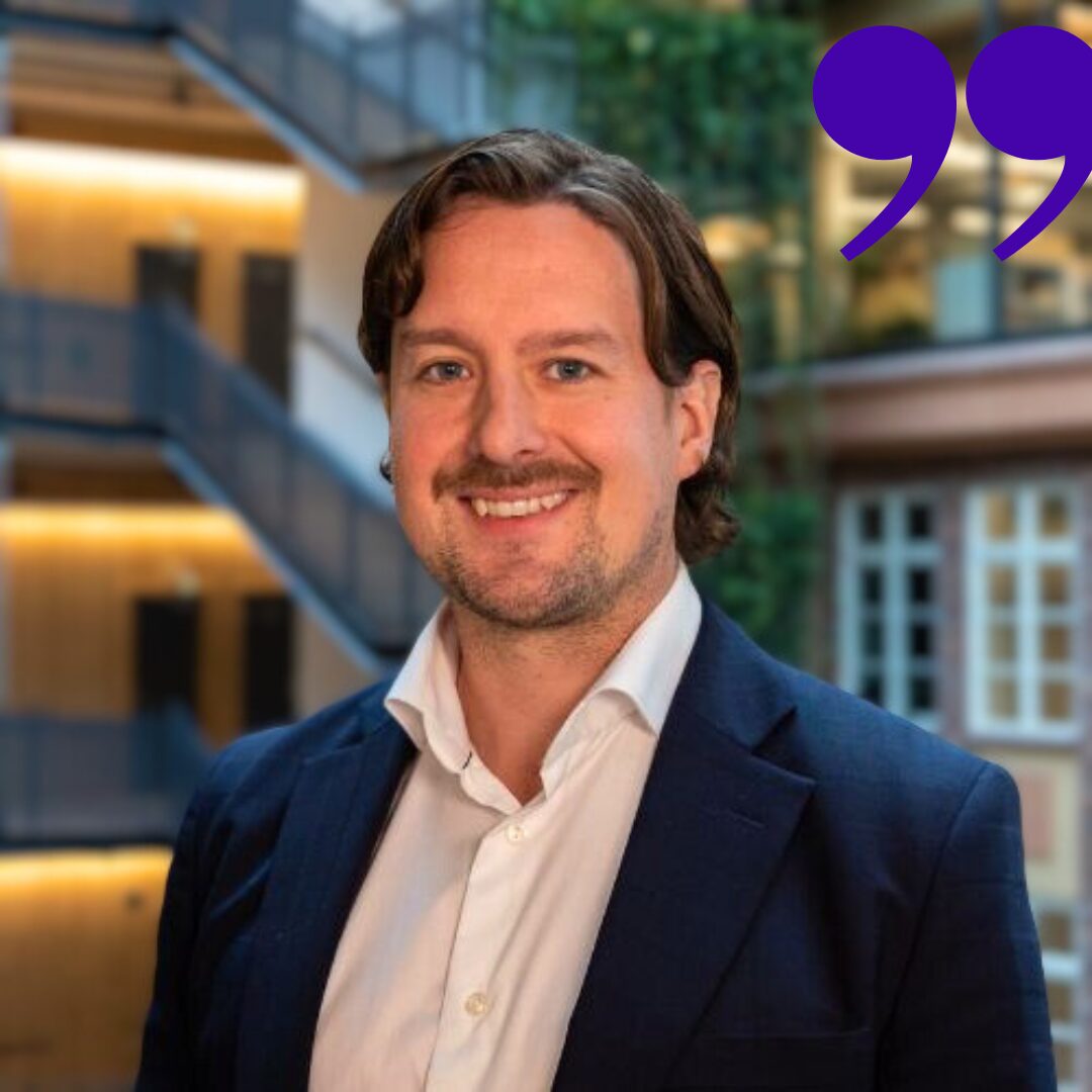 Ants konsult, Benjamin Karlsson, med expertis inom rekrytering inom cybersäkerhet kollar in i kameran och ler.