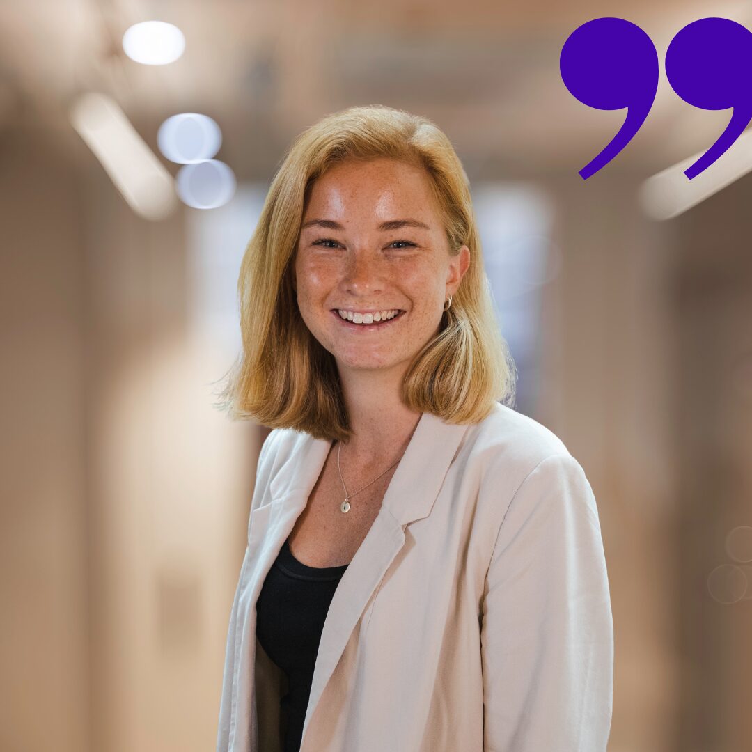 Ants konsult, Linn Forsberg, med expertis inom rekrytering för industribolag kollar in i kameran och ler.