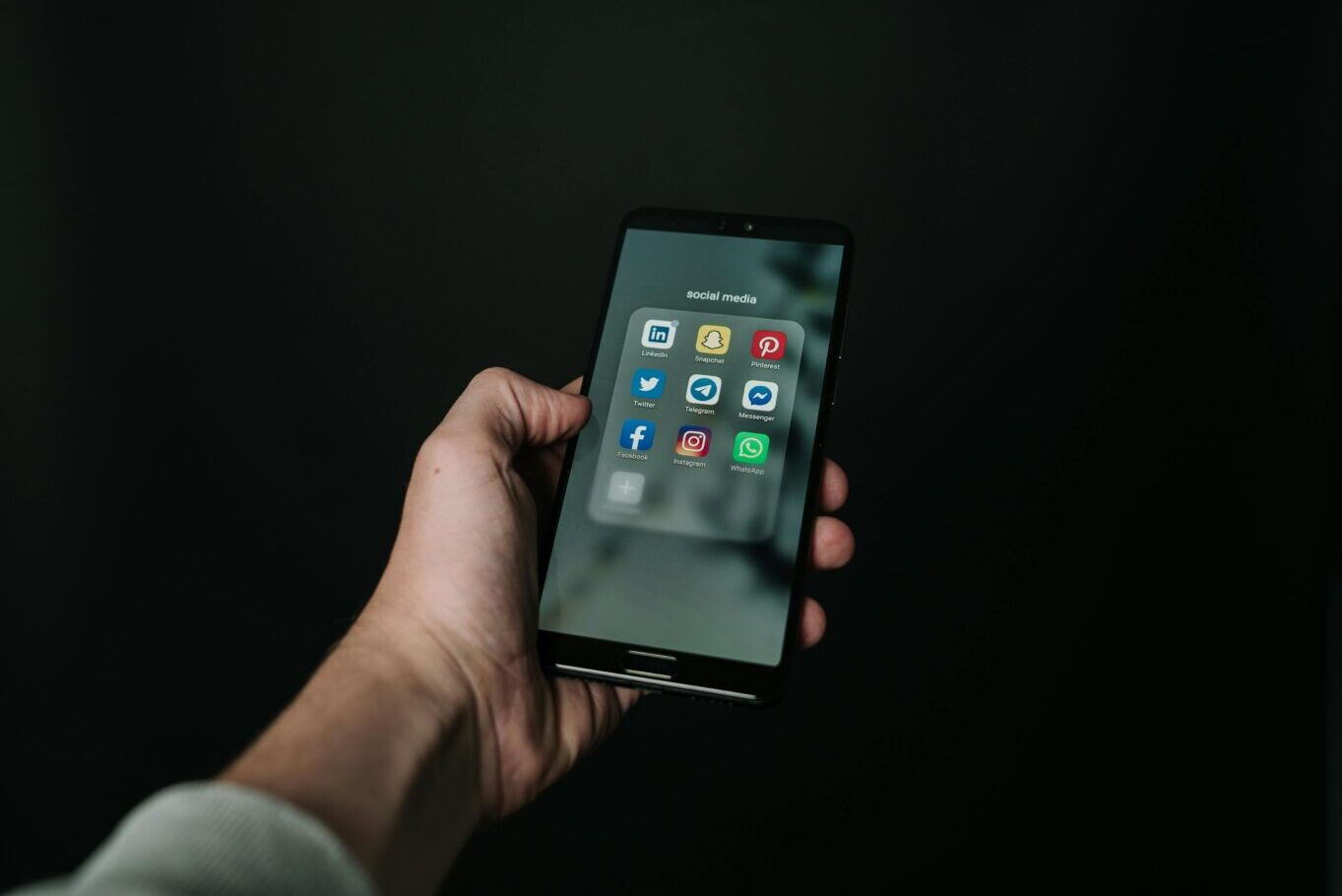 Mobil som visar sociala medier